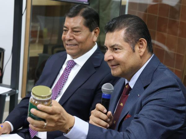 En tiempo récord, avanza 50% obra comunitaria con módulos de maquinaria: Armenta