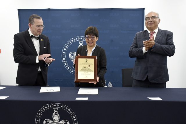 Licenciatura en Medicina General y Comunitaria de la BUAP recibe acreditación internacional de COMAEM