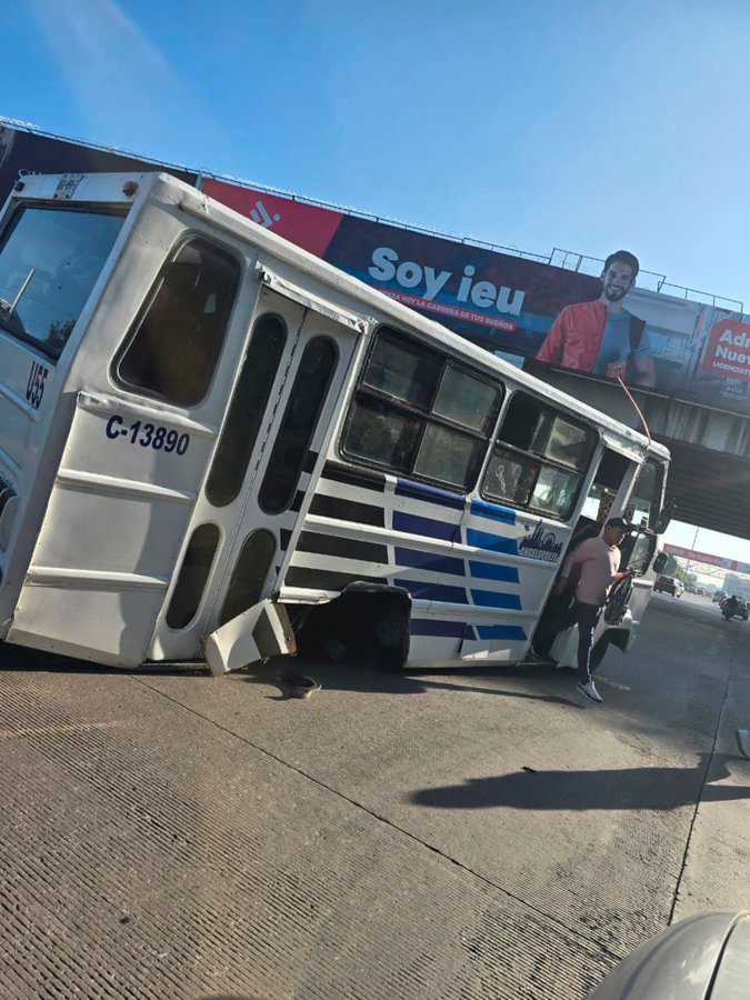 Ruta Angelópolis sufre falla mecánica; SMT advierte a unidades que no cumplan con la Revista Vehicular