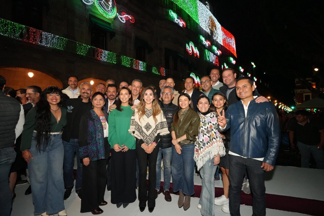 Pepe Chedraui iluminó el primer cuadro de la ciudad por las Fiestas Patrias 2025