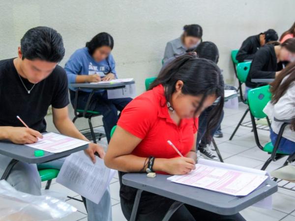 Aspirantes a UTTECAM realizan examen diagnóstico de ingreso