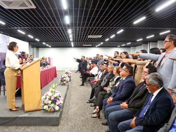 IAP celebra ceremonia de grado en el Congreso del Estado