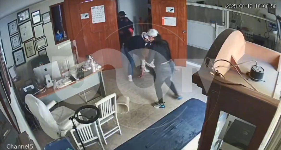 Siete sujetos asaltan brutalmente a doctora en Puebla