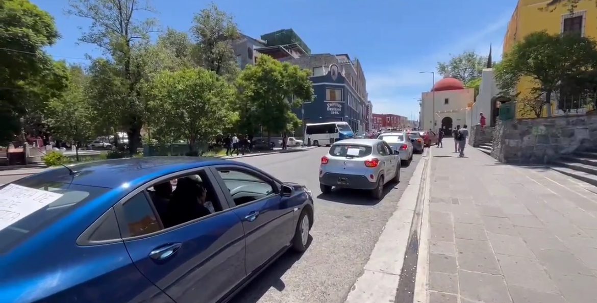 Conductores de Uber y DiDi protestan en Puebla por comisiones abusivas y falta de derechos laborales