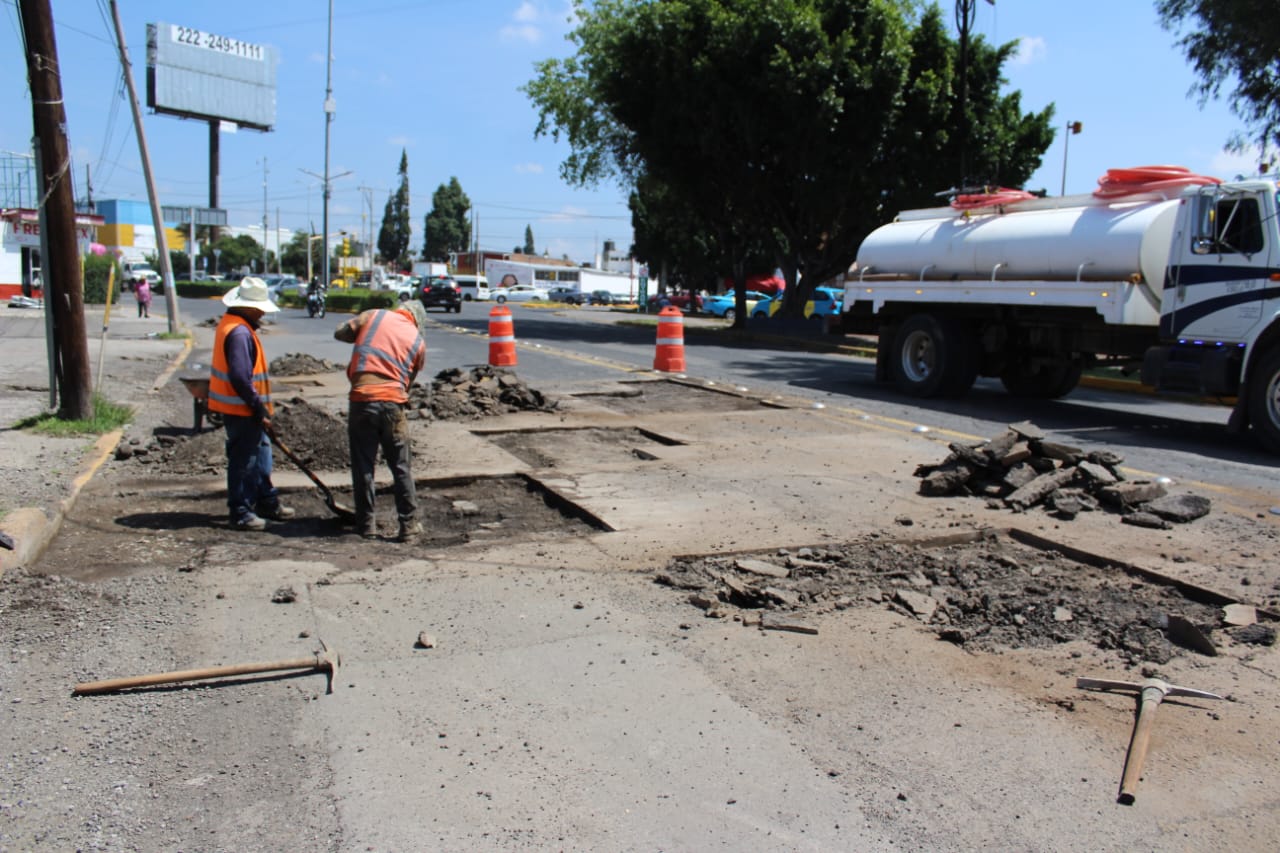 Supervisa Tonantzin Fernández obras de bacheo en San Pedro Cholula