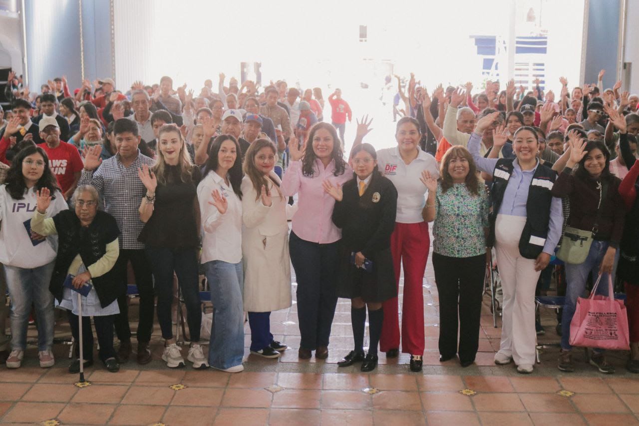 DIF de San Andrés Cholula entrega 500 lentes para mejorar la vista de los habitantes