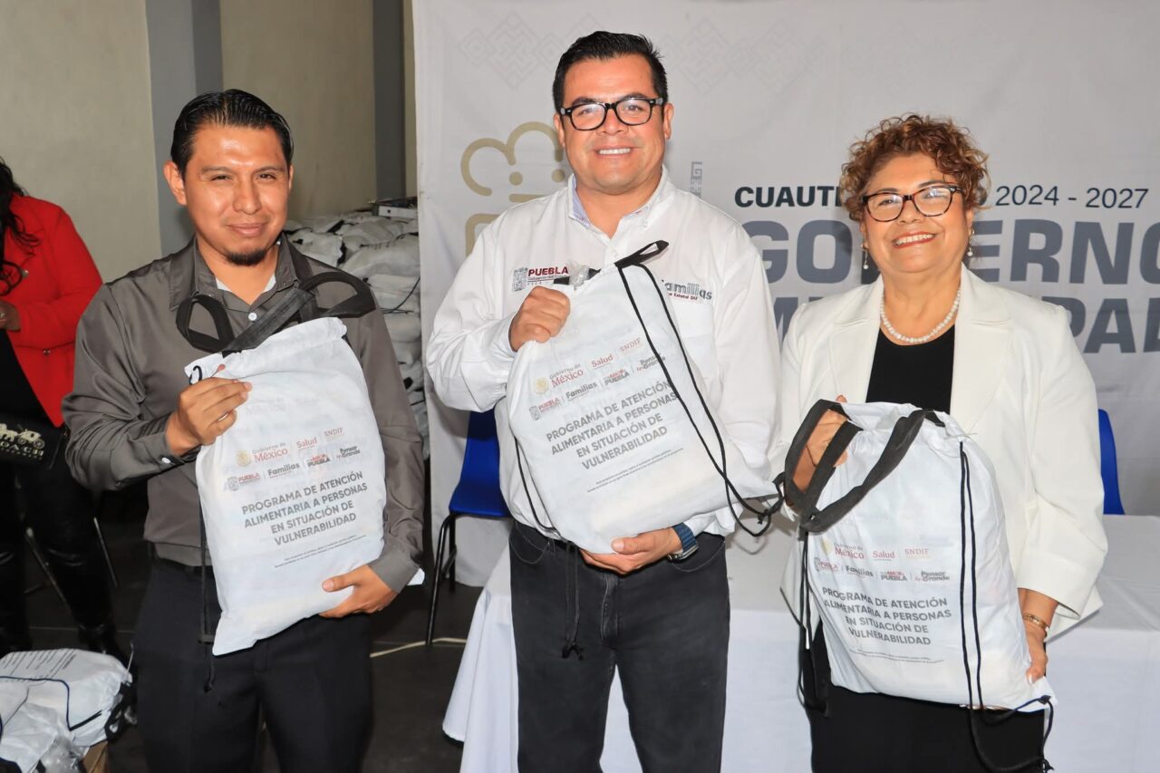 Tere Alfaro entrega despensas a personas en situación de vulnerabilidad