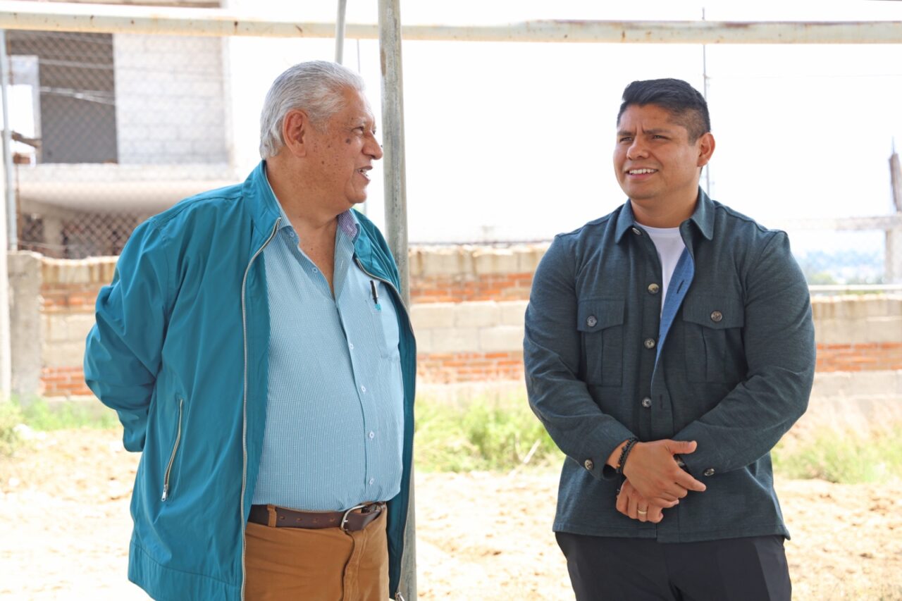 Supervisa Omar Muñoz arco techo en San Lorenzo Almecatla