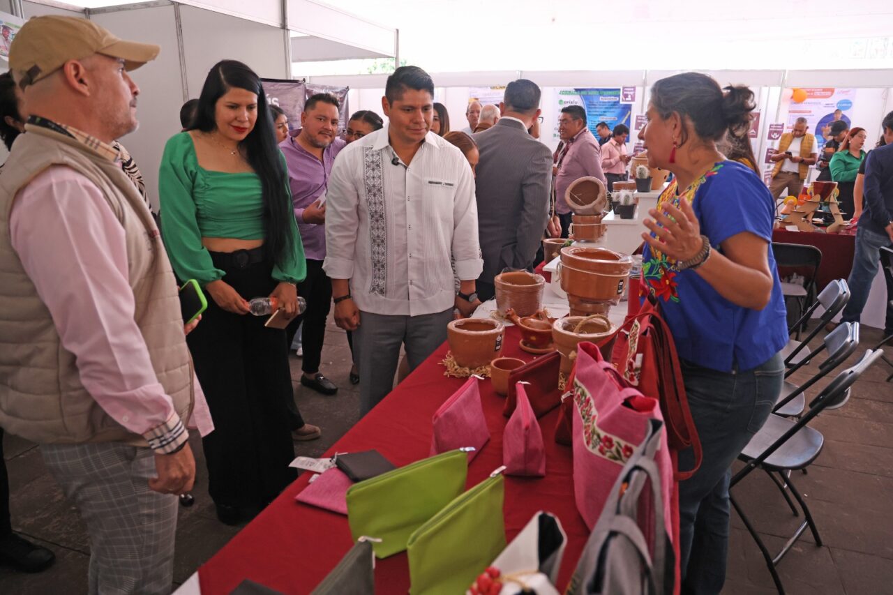 Entrega Lupita Cuautle jornada de reforestación “Semillas del Futuro 2025”