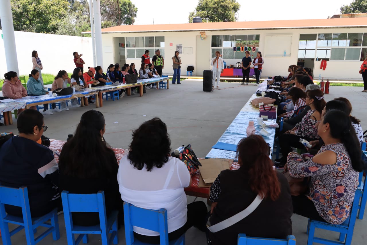 SMDIF Cuautlancingo capacita en primeros auxilios a maestras de los CAIC