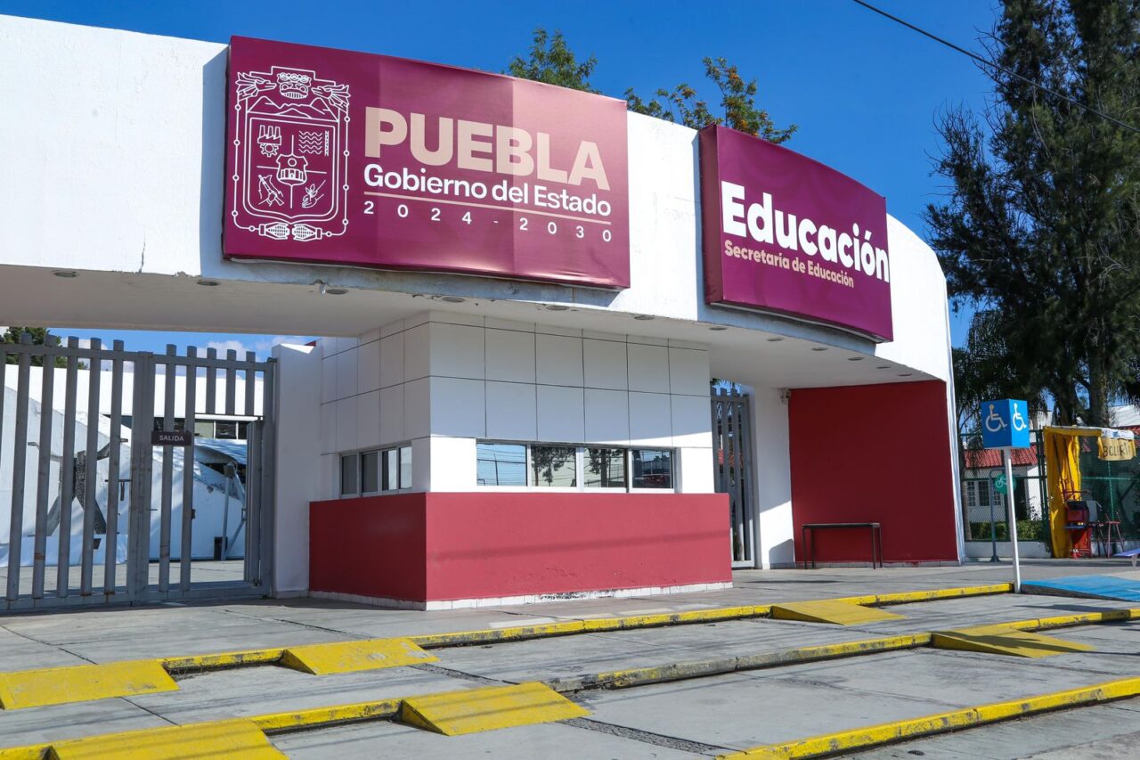 Gobierno de Puebla refuerza diálogo con normalistas de Teteles