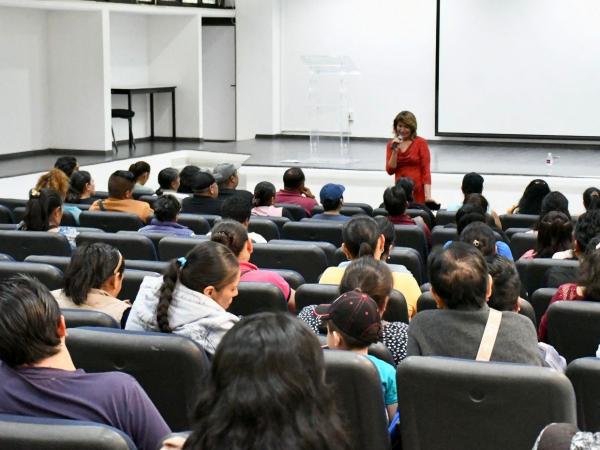 UTH fortalece vinculación y diálogo con madres y padres de familia