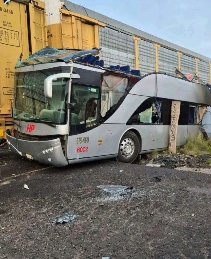 Vinculan a proceso al conductor del autobús que chocó con un tren en Atlacomulco