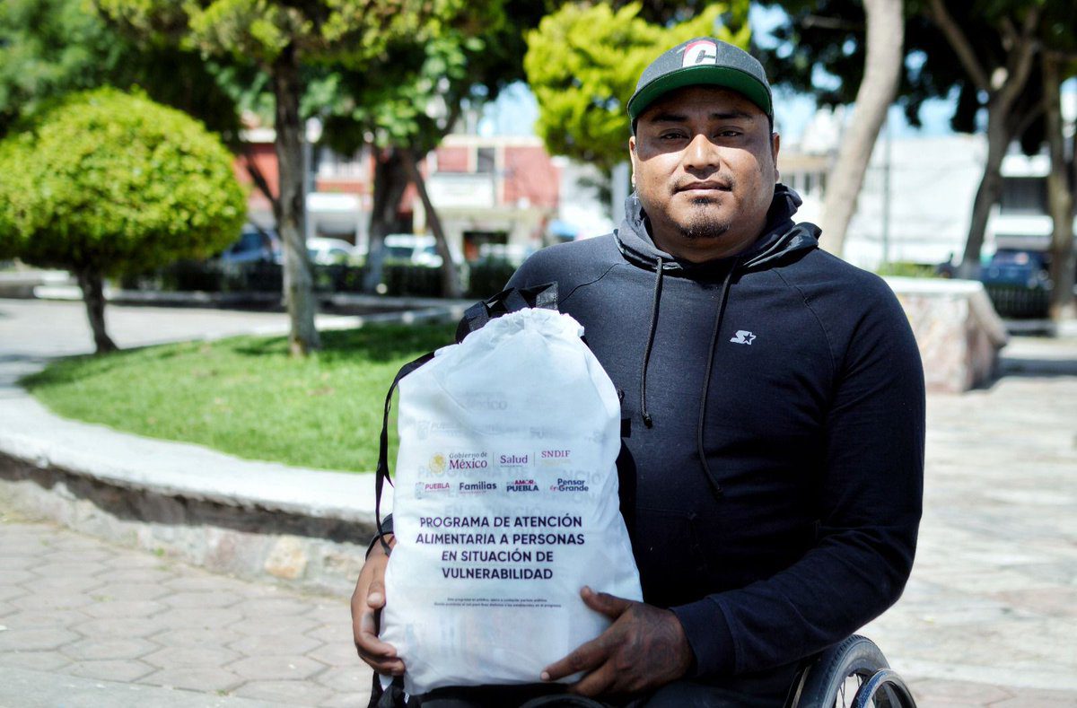 Entrega SMDIF apoyos alimentarios en Azumiatla y Totimehuacan