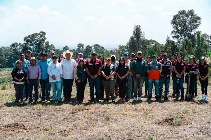 Se realiza la primera jornada de reforestación «Raíces de agua» en el cerro Zapotecas.