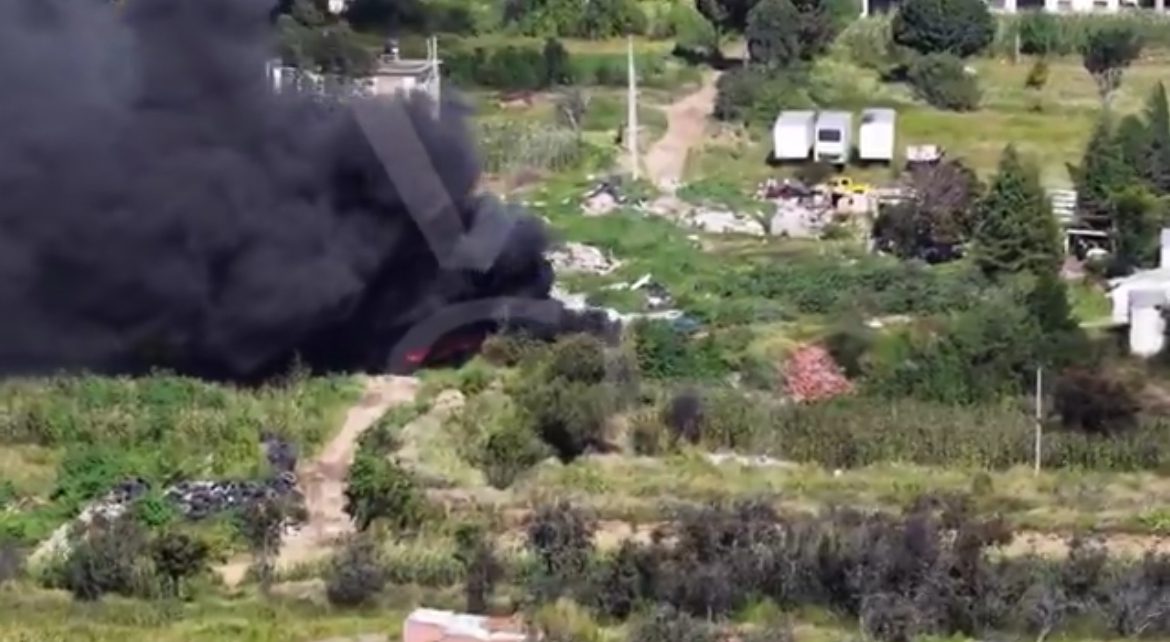 Controlan incendio en sitio de residuos de San Juan Tlautla, San Pedro Cholula
