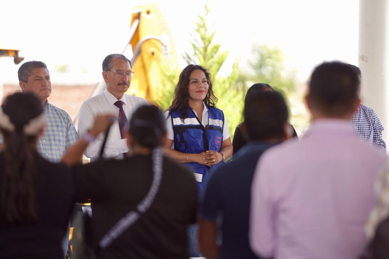 Arranca Lupita Cuautle constucción de aulas en San Antonio Cacalotepec