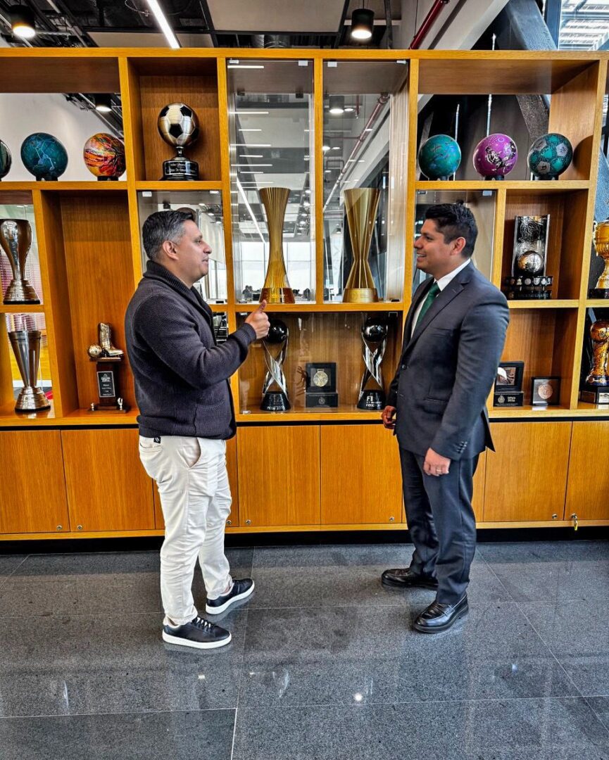 Omar Muñoz firma convenio de colaboración con la FEMEXFUT
