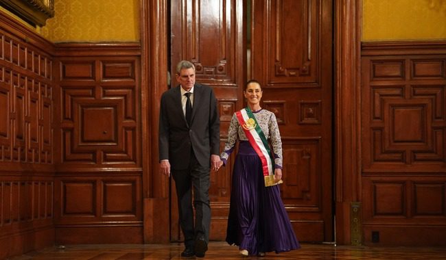Presidenta Claudia Sheinbaum encabeza ceremonia del Grito de Independencia; primera mujer en 215 años
