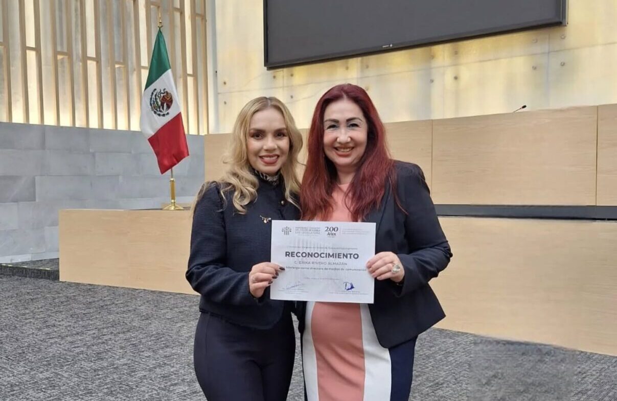 Reconocen al talento femenino en el periodismo poblano; destaca Érika Rivero por su liderazgo en medios