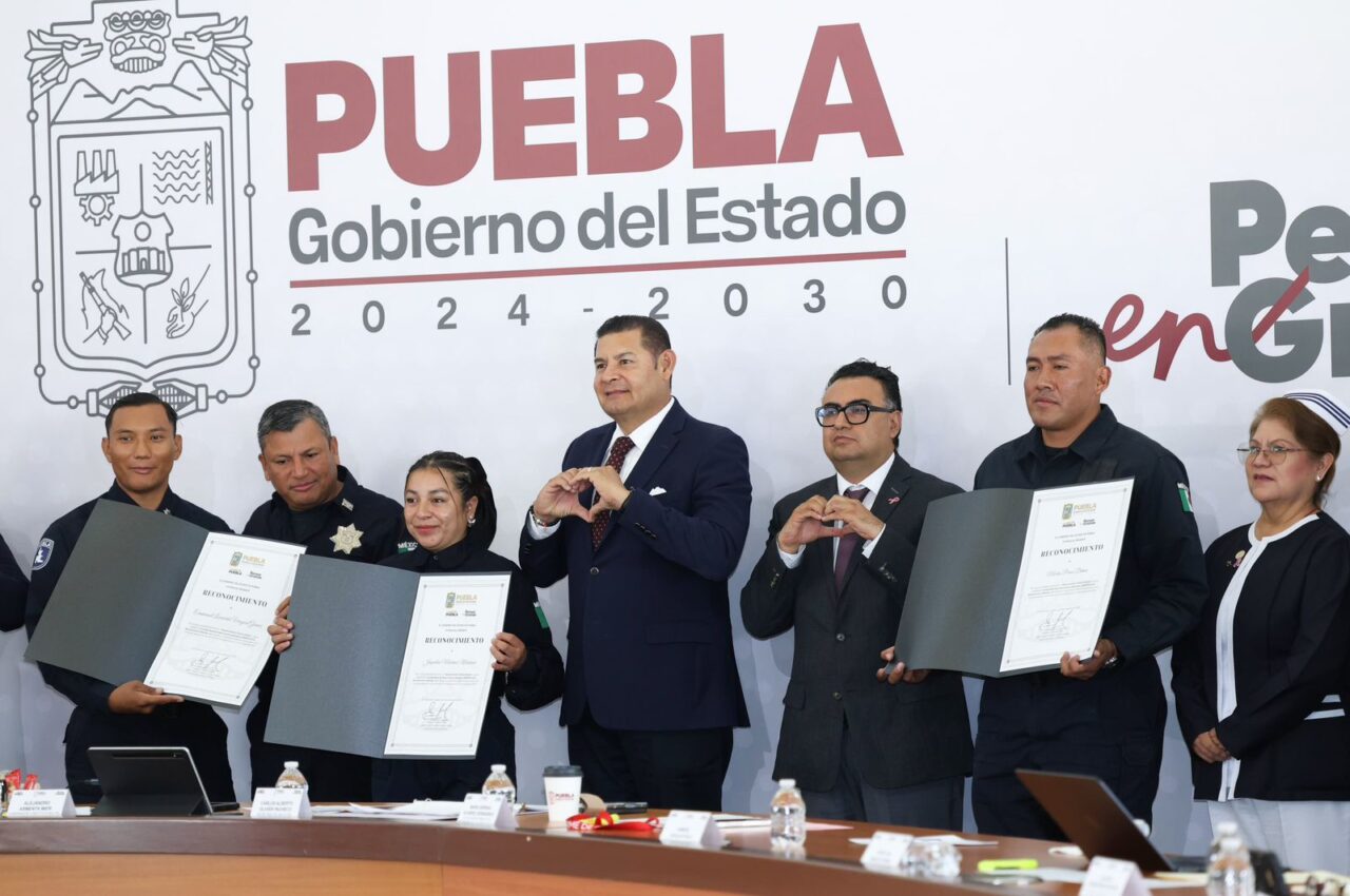 Gobierno estatal reconoce profesionalización de cuerpos de seguridad capacitados por SEMAR