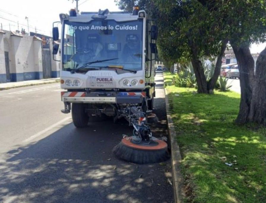 En temporada de lluvias, gobierno estatal intensifica limpieza de vialidades con barrido mecánico