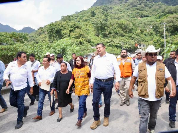 Rehabilitarán gobierno federal y estatal puente que comunica a Zihuateutla y Jopala