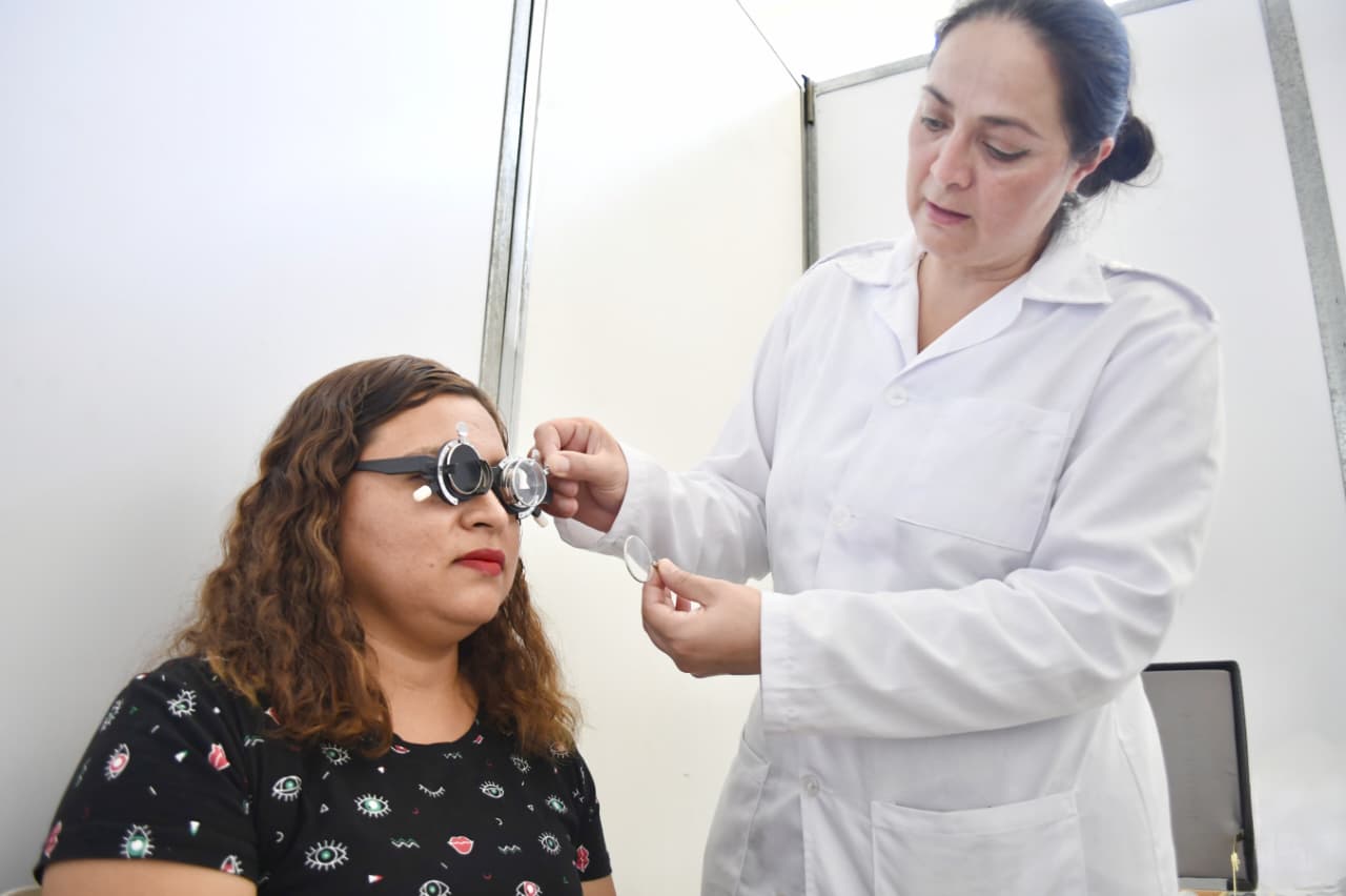 Doña Isabel viaja a Jonotla para mejorar su visión en jornada Por Amor a Puebla