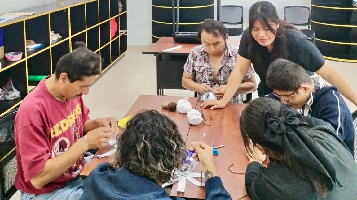 SEDIF ofrece terapias a personas con ceguera y debilidad visual