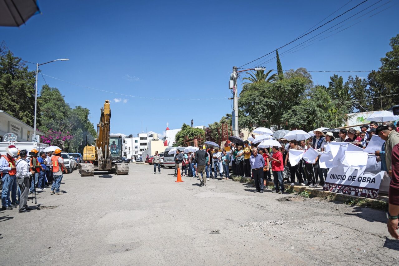 Omar Muñoz continúa dignificando las vialidades de Cuautlancingo