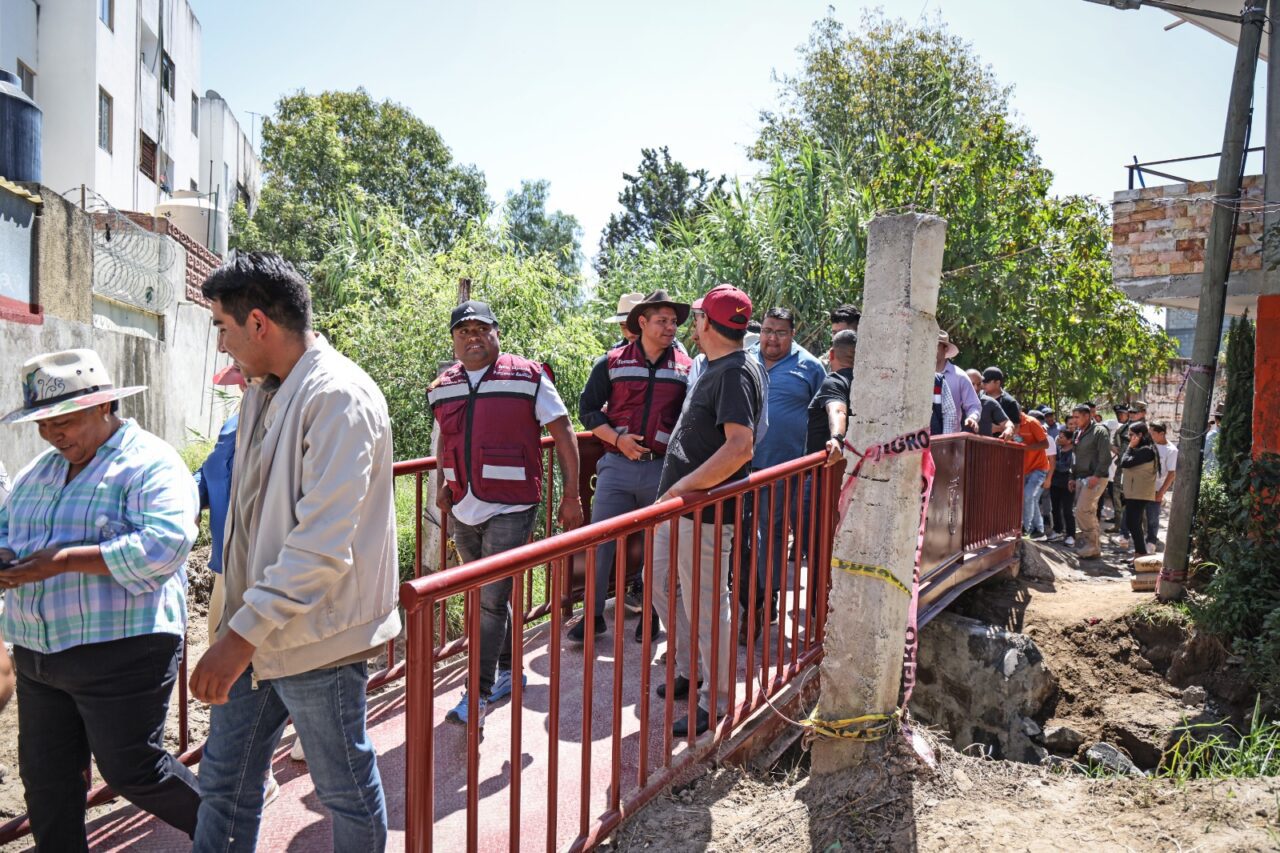 Colocan puente en Cuautlancingo en beneficio de las familias de la Unidad Habitacional VW 2