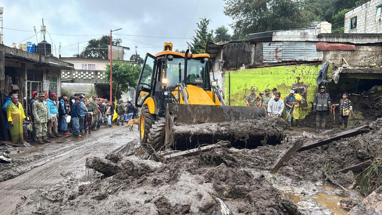 Tragedia enluta a Puebla tras deslave en Huauchinango: Mueren 5 de la misma familia
