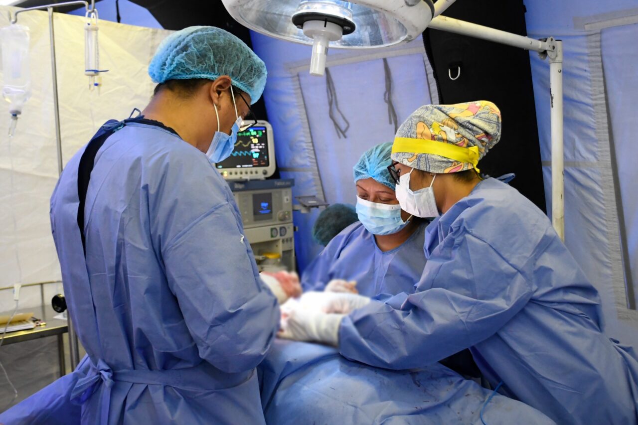 Cirugías gratuitas llegan por primera vez a Ahuacatlán con quirófano itinerante