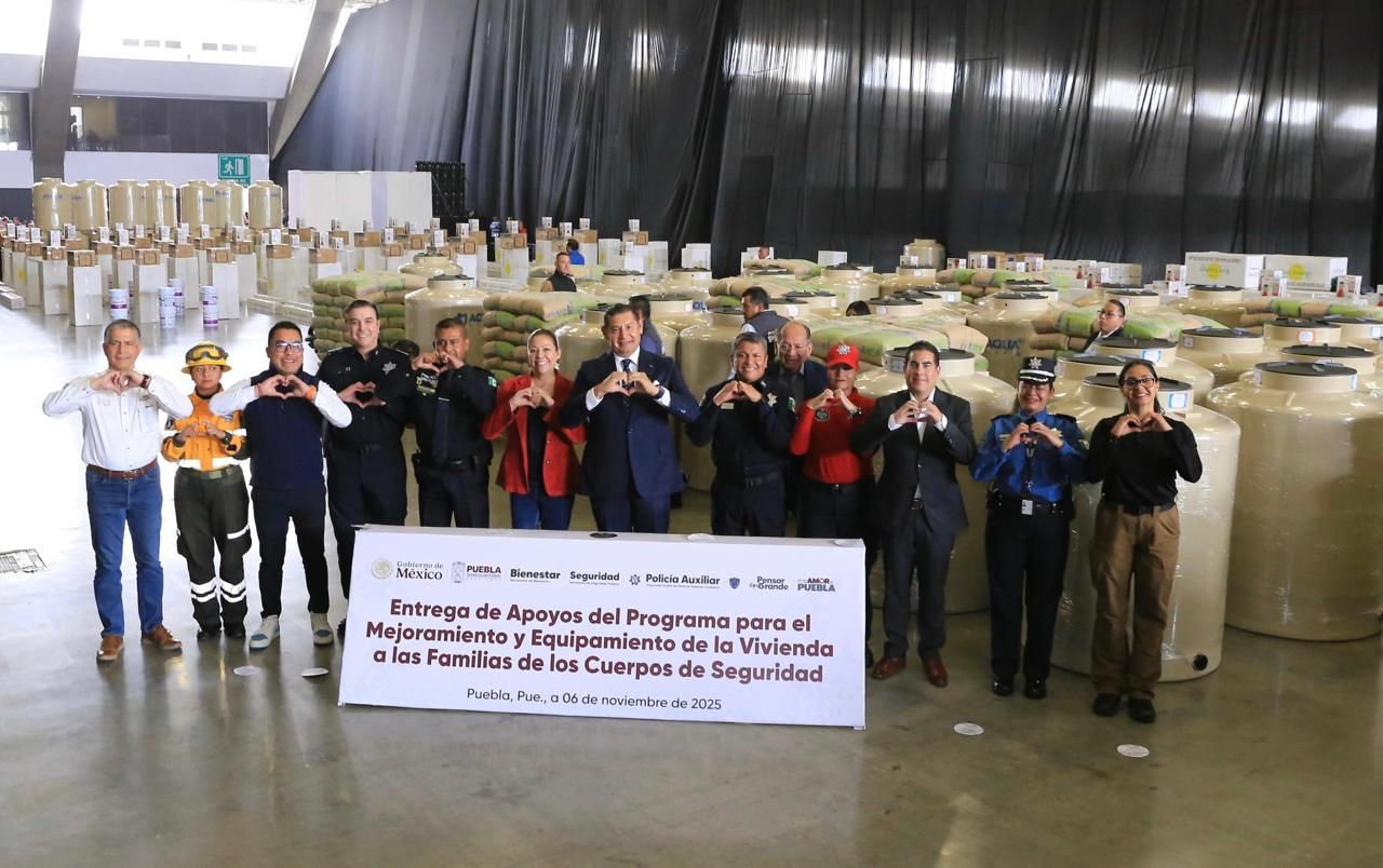 Gobierno entrega 110 mdp en apoyos de vivienda a 12 mil policías para dignificar labores policiales