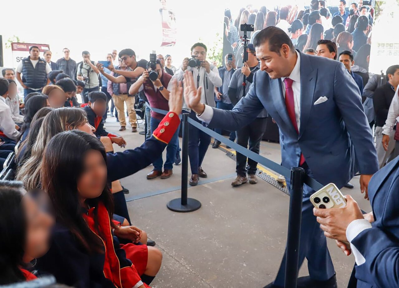 Puebla fortalece educación digital con 79 mil Becas de Conectividad en 2025