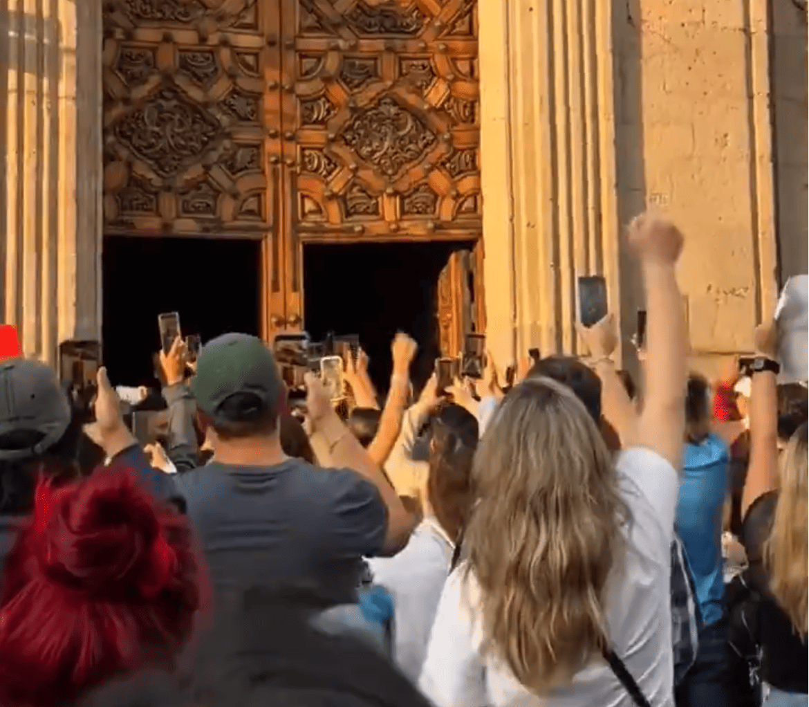 Disturbios en el Palacio de Gobierno de Michoacán tras el asesinato del alcalde de Uruapan, Carlos Manzo