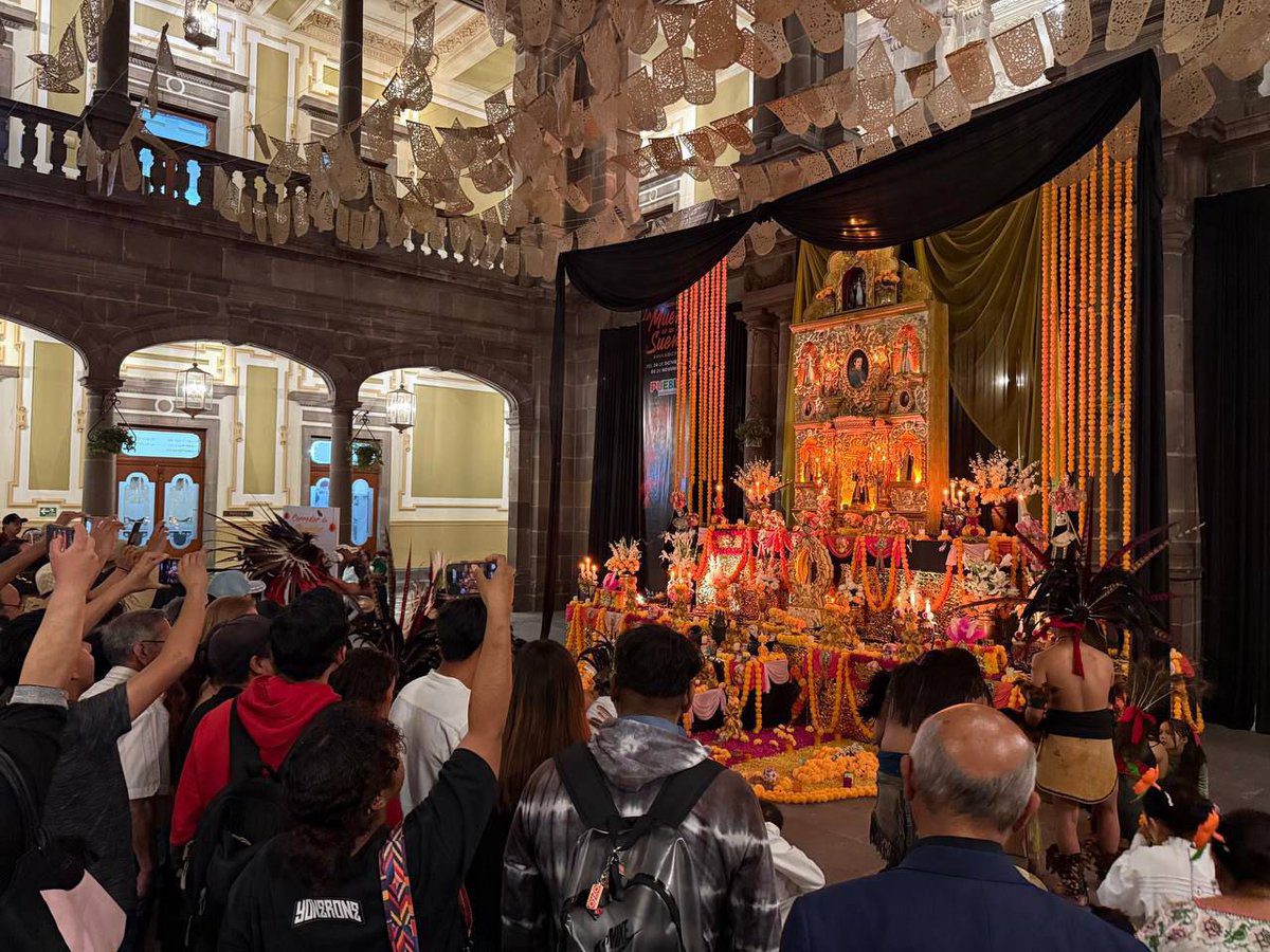Más de 100 mil personas visitaron la ofrenda del Palacio Municipal durante el Festival “La Muerte es un Sueño”