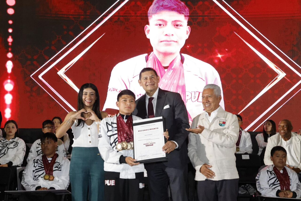 Sin precedentes, Gobierno de Puebla entrega 20 mdp en premios a deportistas ganadores