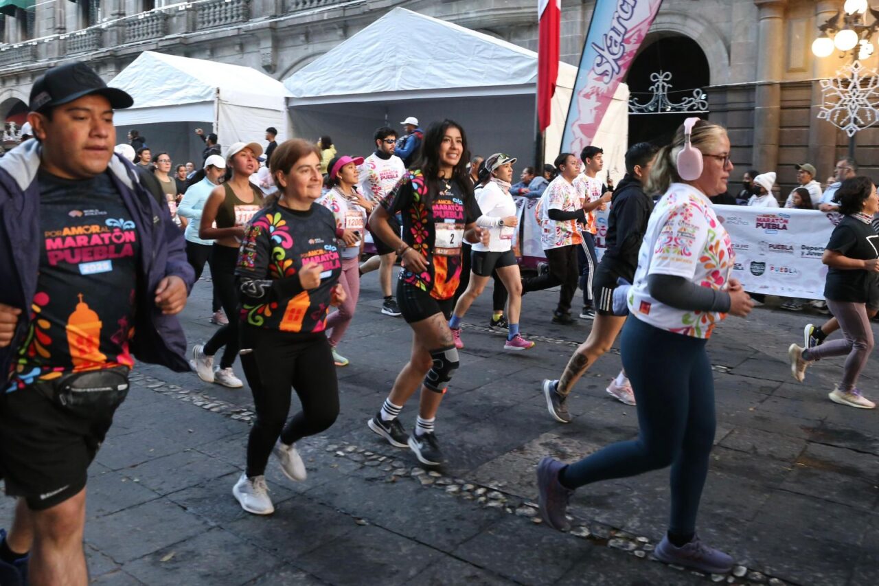 Fiesta deportiva reúne a 20 mil personas en el Maratón de Puebla 2025