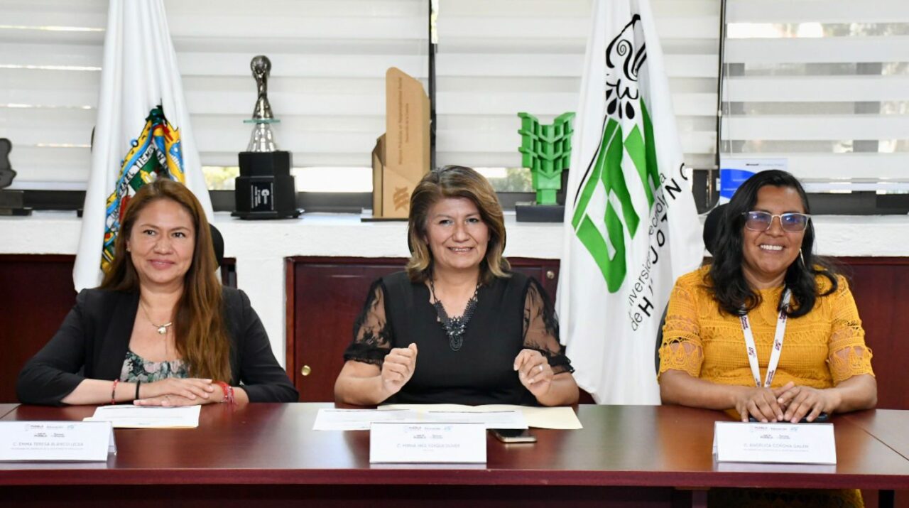 Firma UTH convenio con Universidad de Colombia