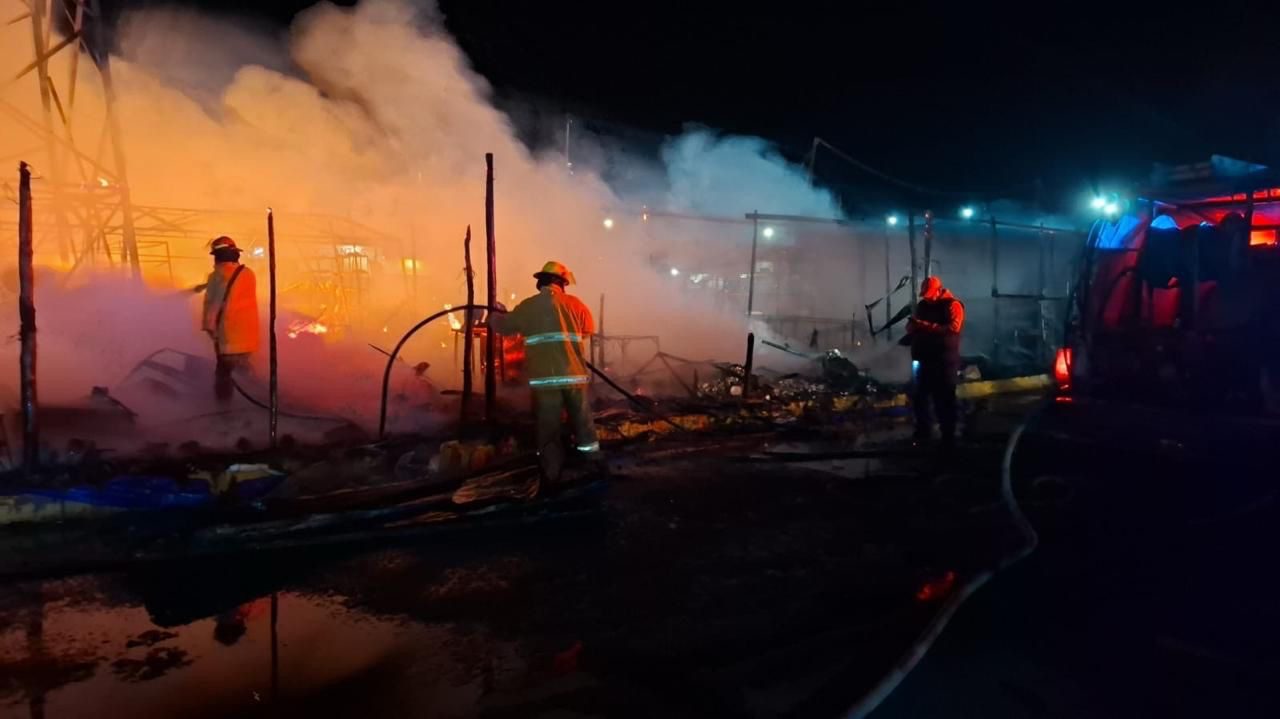 Controla Protección Civil incendio en Central de Abasto de Huixcolotla
