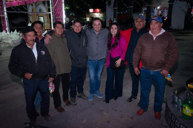 Más de mil aguinaldos entregó la diputada Nayeli Salvatori a habitantes del Distrito 18