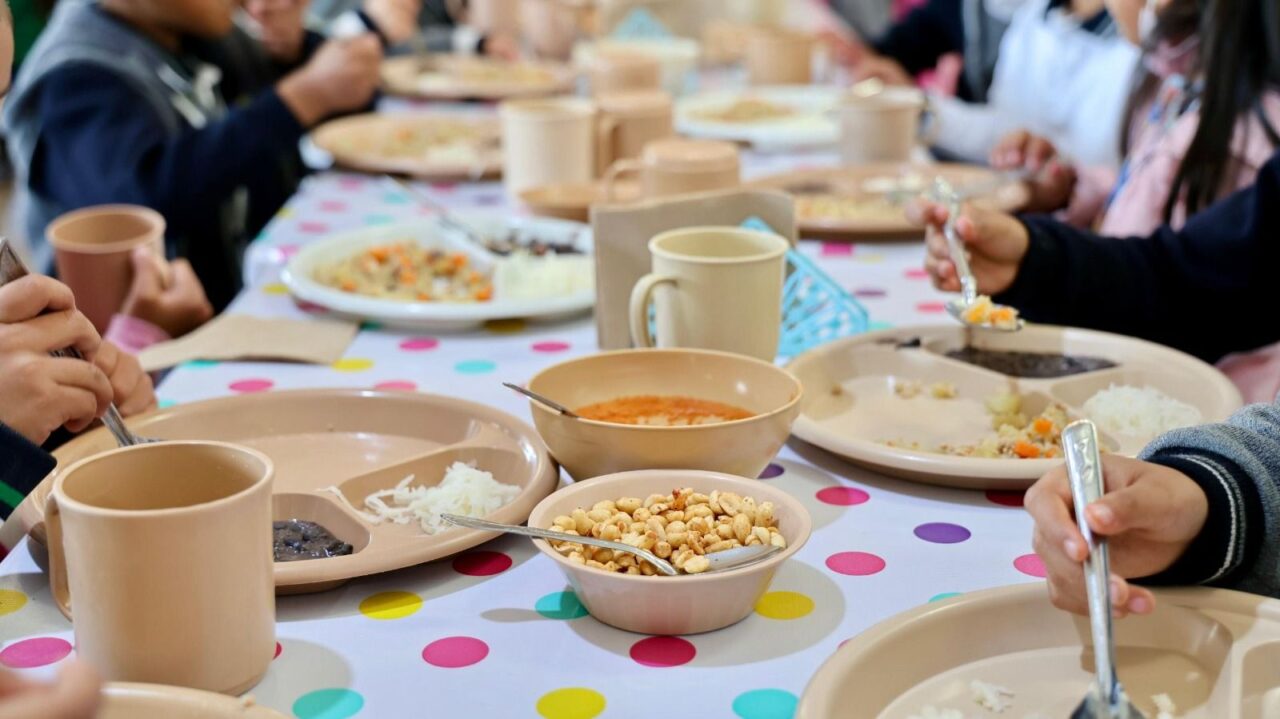 Alimentar a la niñez es sembrar esperanza y bienestar para Puebla: Armenta