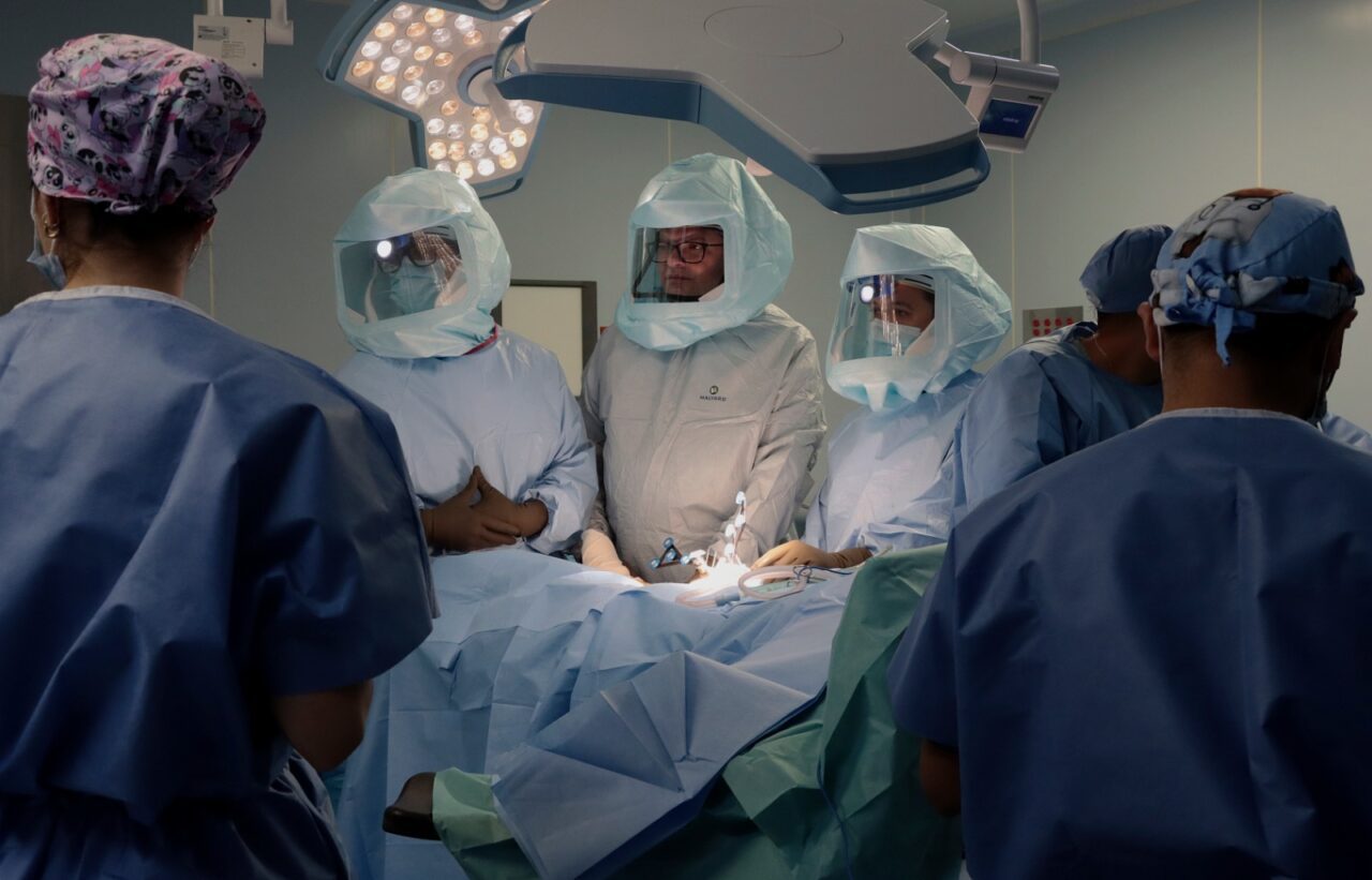 ISSSTEP realiza primera cirugía de rodilla asistida con inteligencia artificial en Puebla