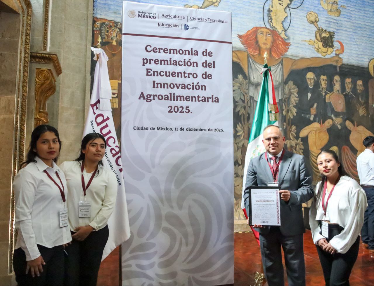 Reconocen a estudiantes de UTTECAM por innovación agroalimentaria en Puebla