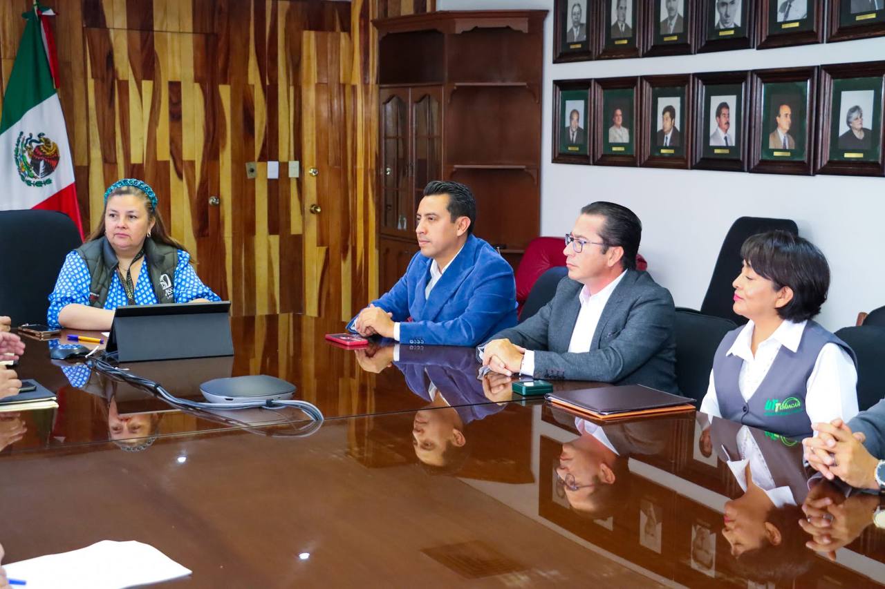 Firma de convenio de colaboración UTTehuacán – IMSS
