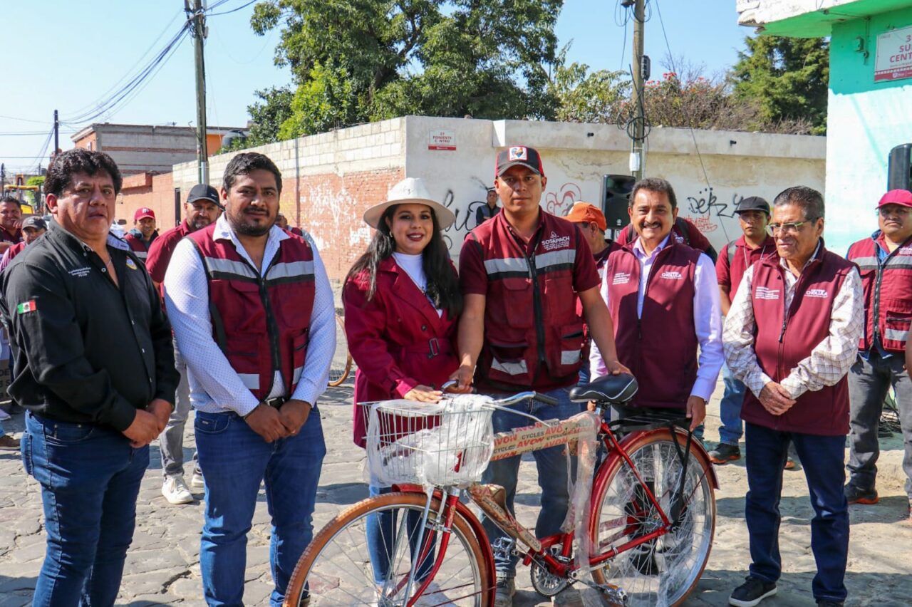 Entregan 13 bicicletas a trabajadores del SOSAPACH para fortalecer labores operativas y comerciales