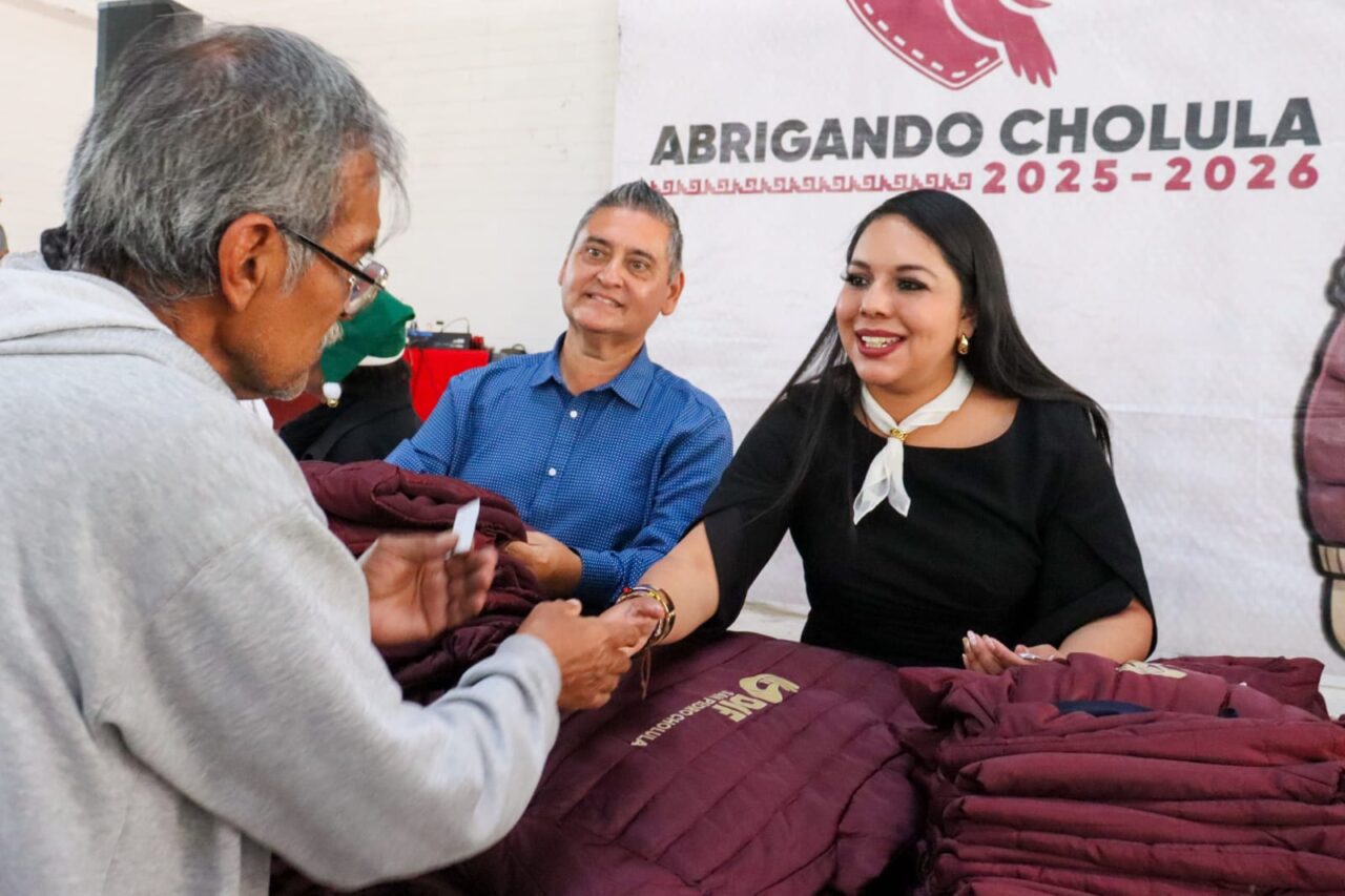 Inicia el programa Abrigando Cholula en Santiago Momoxpan