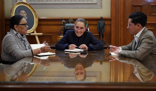 Presidenta Claudia Sheinbaum conversa vía telefónica con el papa León XIV para invitarlo a México