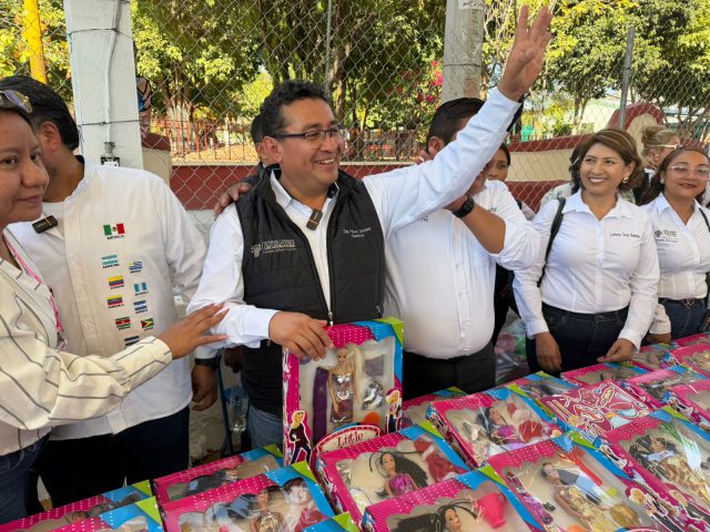 Diputado Pavel Gaspar Lleva Alegría a los Niños de Amatitlán de Azueta